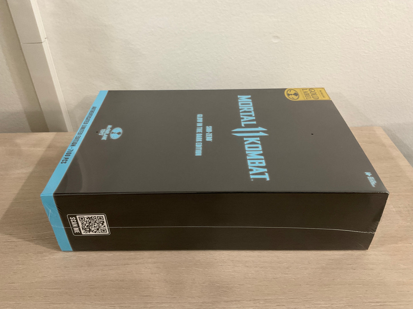 Mortal Kombat – Sub-Zero Glow In The Dark Edition Gold Label 7" Figure
