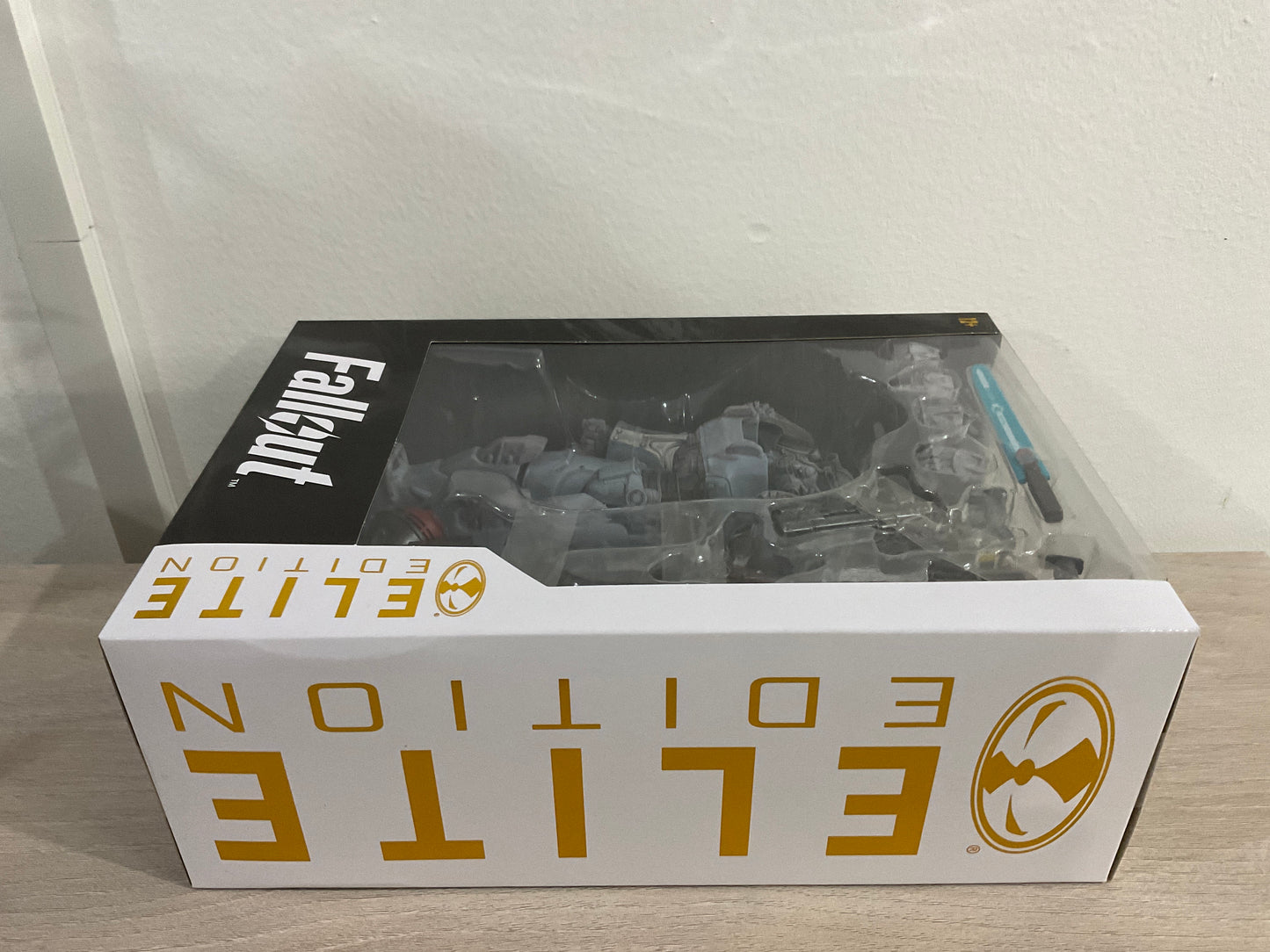 Fallout 76 T-60 Power Armor Elite Edition #3 McFarlane 7-In Deluxe Action Figure