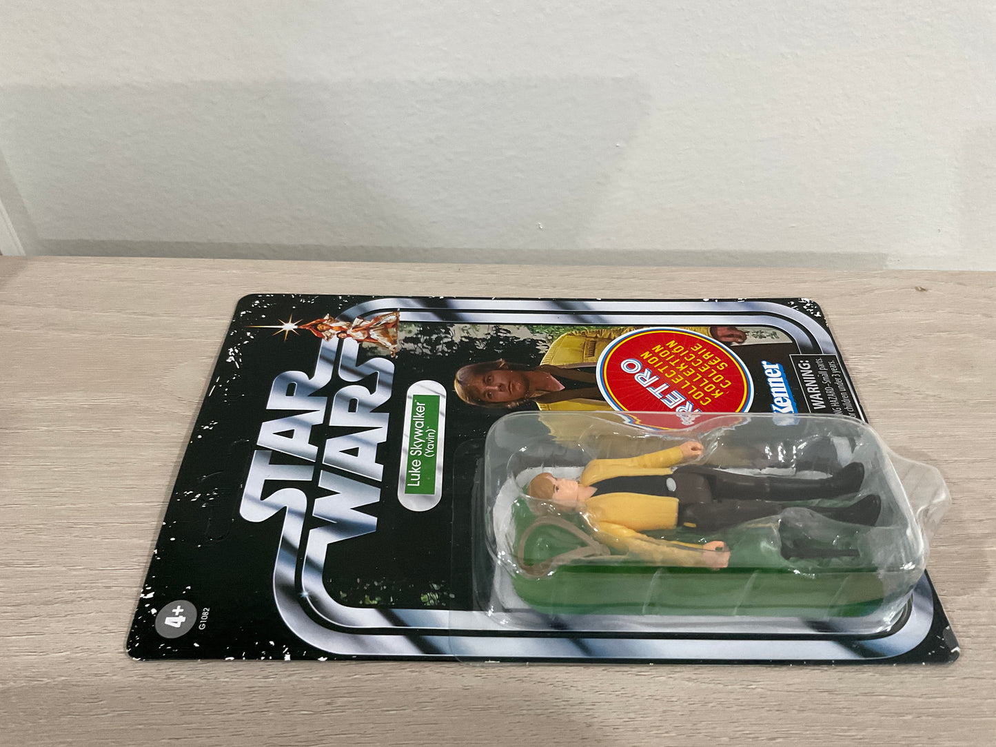 Star Wars Retro Collection — Luke Skywalker (Yavin Ceremony) 3.75″ Figure