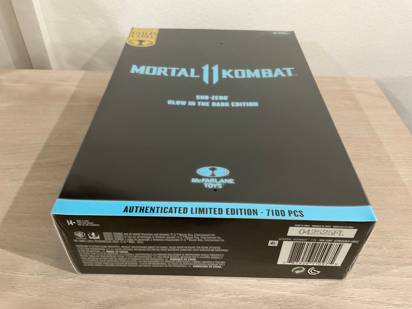 Mortal Kombat – Sub-Zero Glow In The Dark Edition Gold Label 7" Figure
