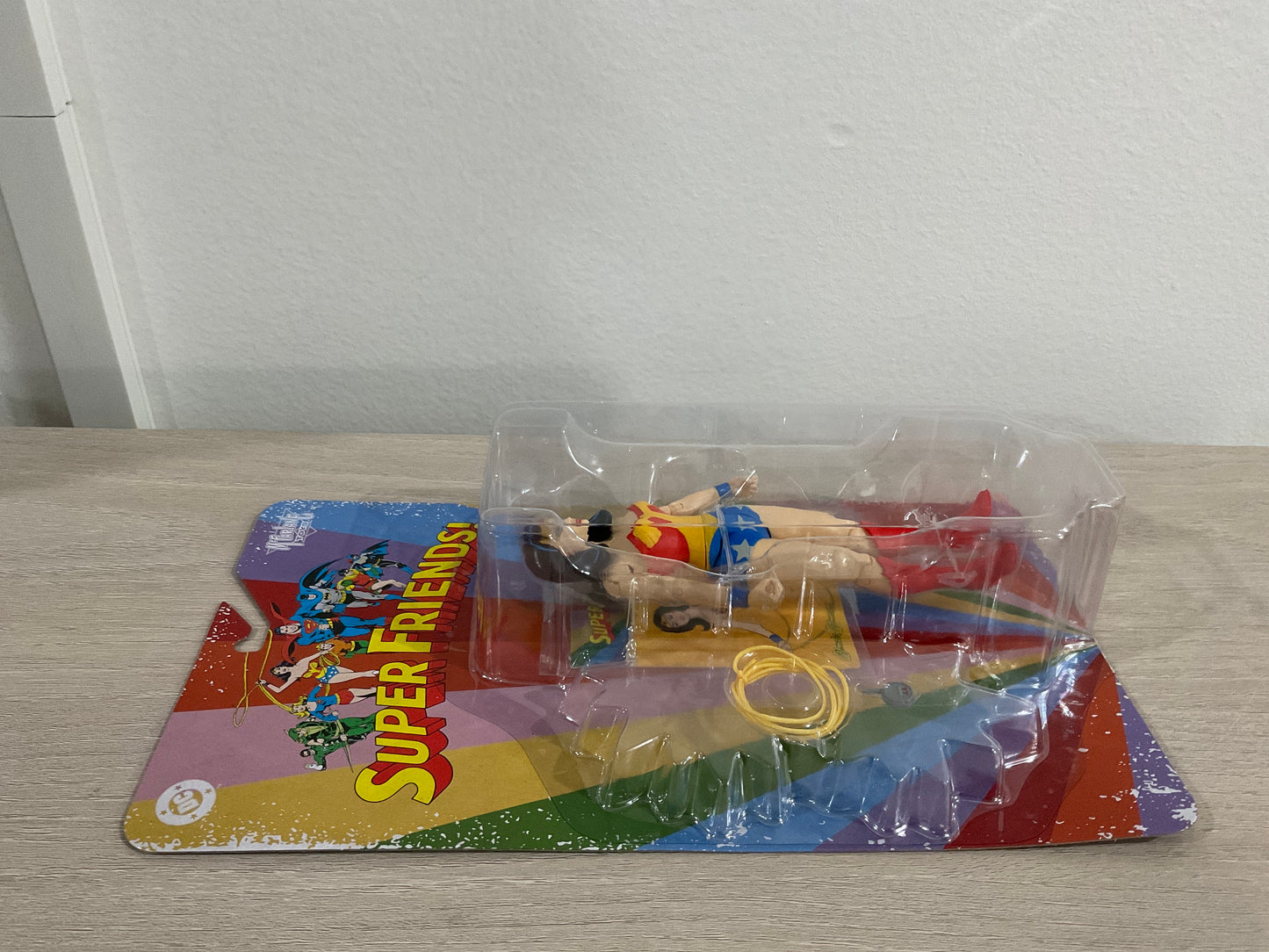 DC Retro Wave 16 Super Friends Wonder Woman 6-Inch Scale Action Figure