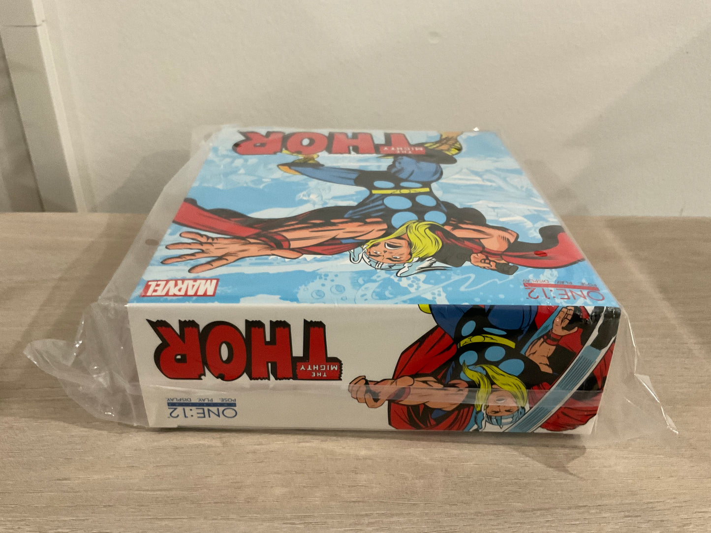 Mezco One:12 Collective Marvel The Mighty Thor Action Figure