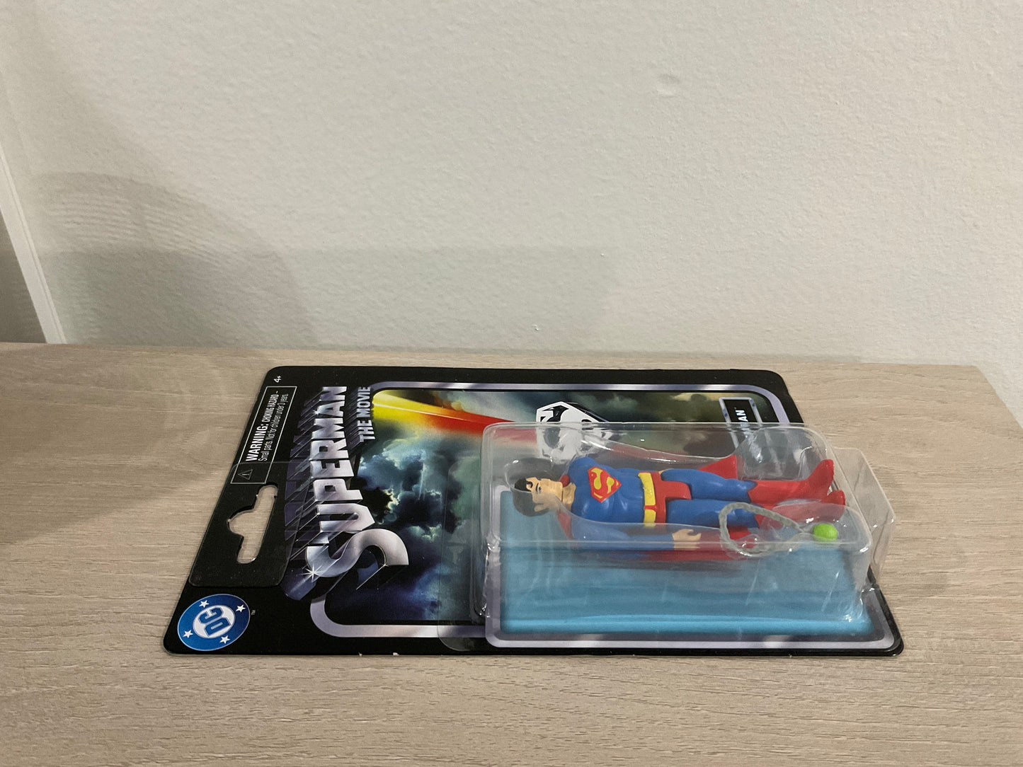 Spin Master DC Retro – Superman (Superman: The Movie) 3.75″ Action Figure