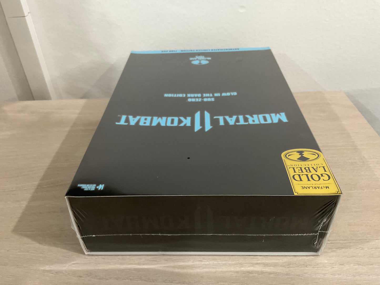Mortal Kombat – Sub-Zero Glow In The Dark Edition Gold Label 7" Figure