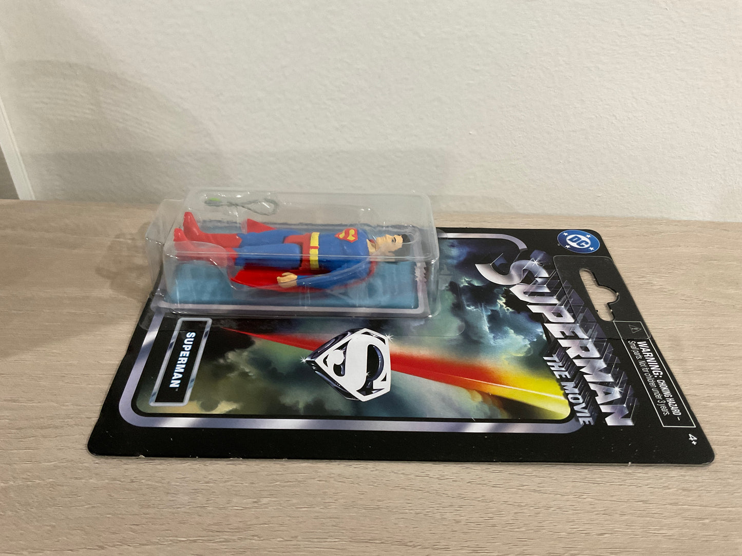 Spin Master DC Retro – Superman (Superman: The Movie) 3.75″ Action Figure