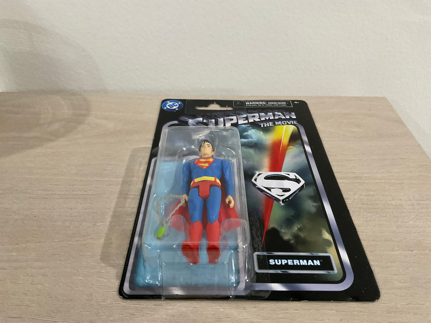Spin Master DC Retro – Superman (Superman: The Movie) 3.75″ Action Figure