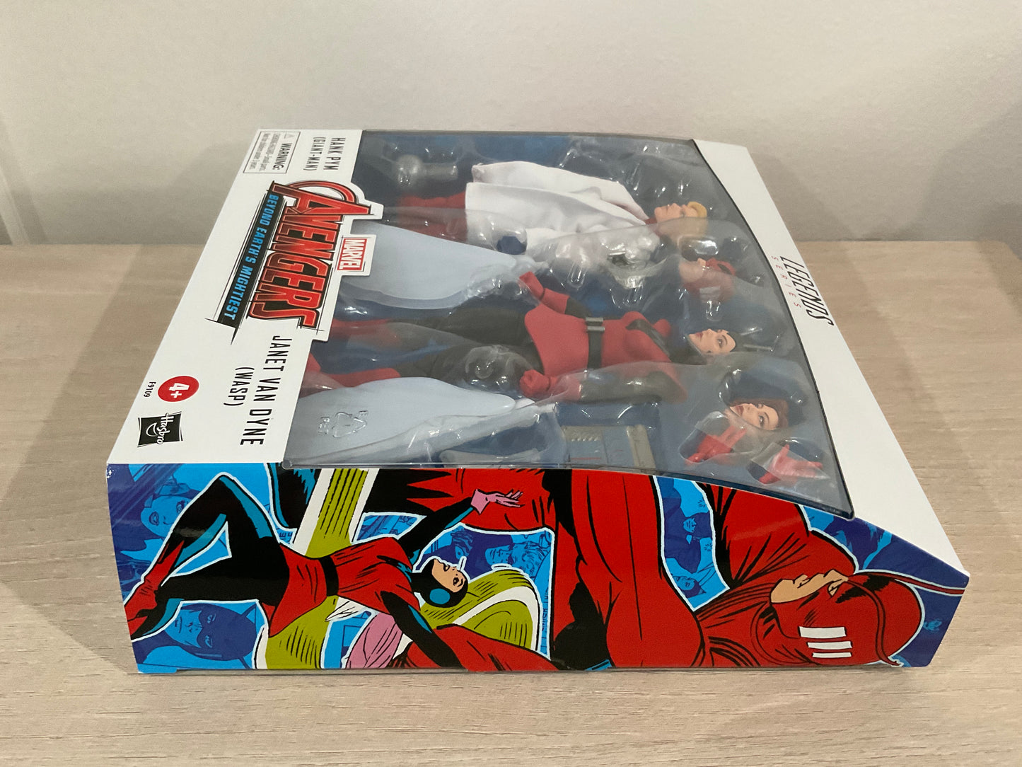 Avengers Marvel Legends Series Hank Pym (Giant-Man) & Janet Van Dyne (Wasp) 6-Inch Action Figure 2-Pack