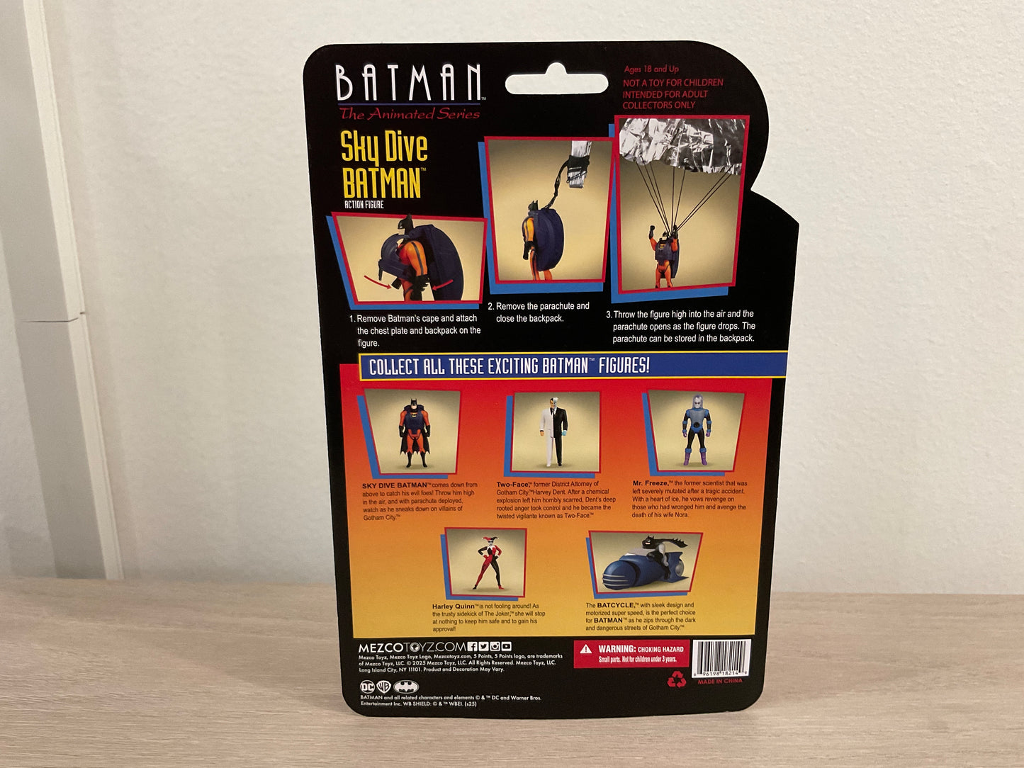 Mezco 5 Points Sky Dive Batman Batman: The Animated Series 3.75-Inch Figure