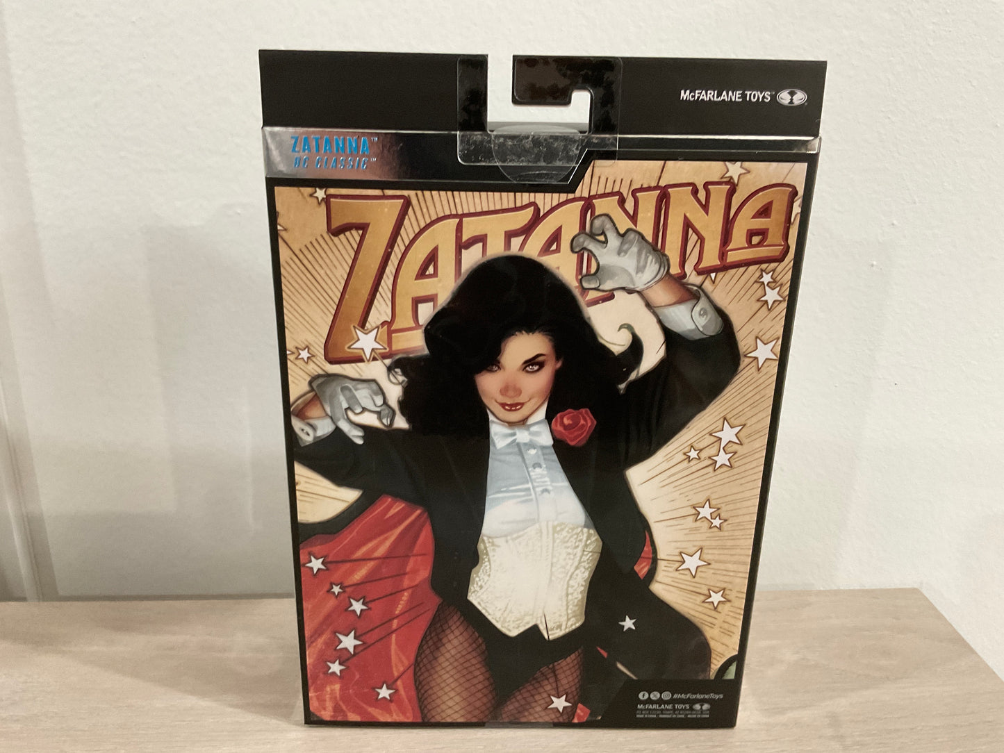 DC McFarlane Collector Edition Wave 13 #53 Zatanna with Detective Chimp (DC Classics) 7″ Action Figure