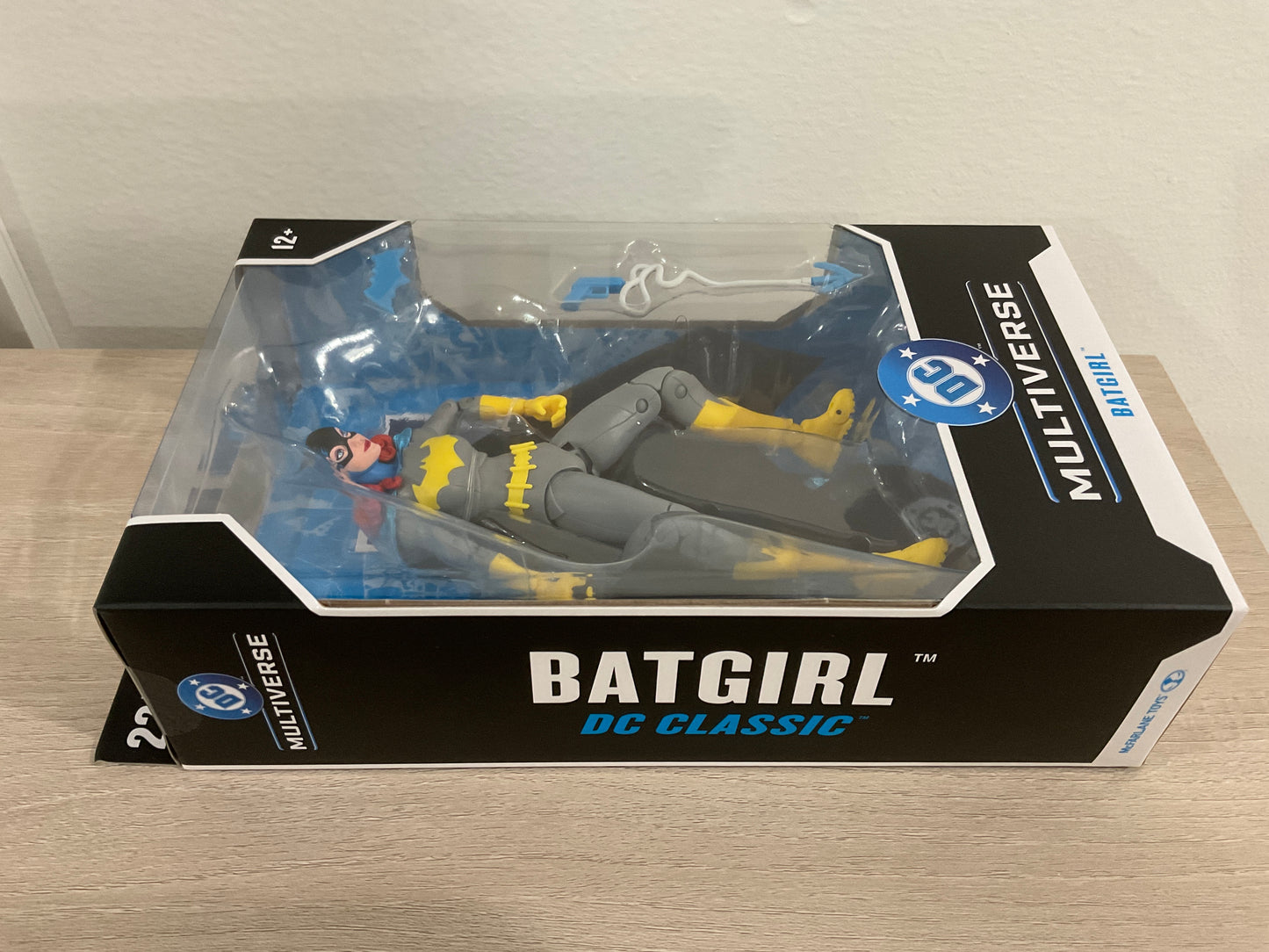 DC Multiverse Wave 23 Batgirl DC Classic 7-Inch Scale Action Figure
