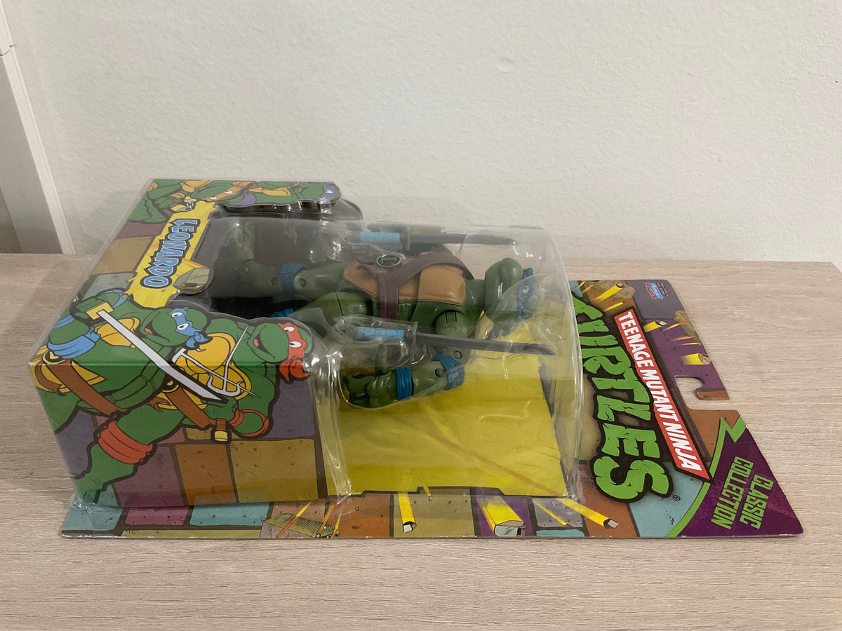 Teenage Mutant Ninja Turtles Classic Collection Original Series Leonardo 6" Action Figure – Playmates Toys