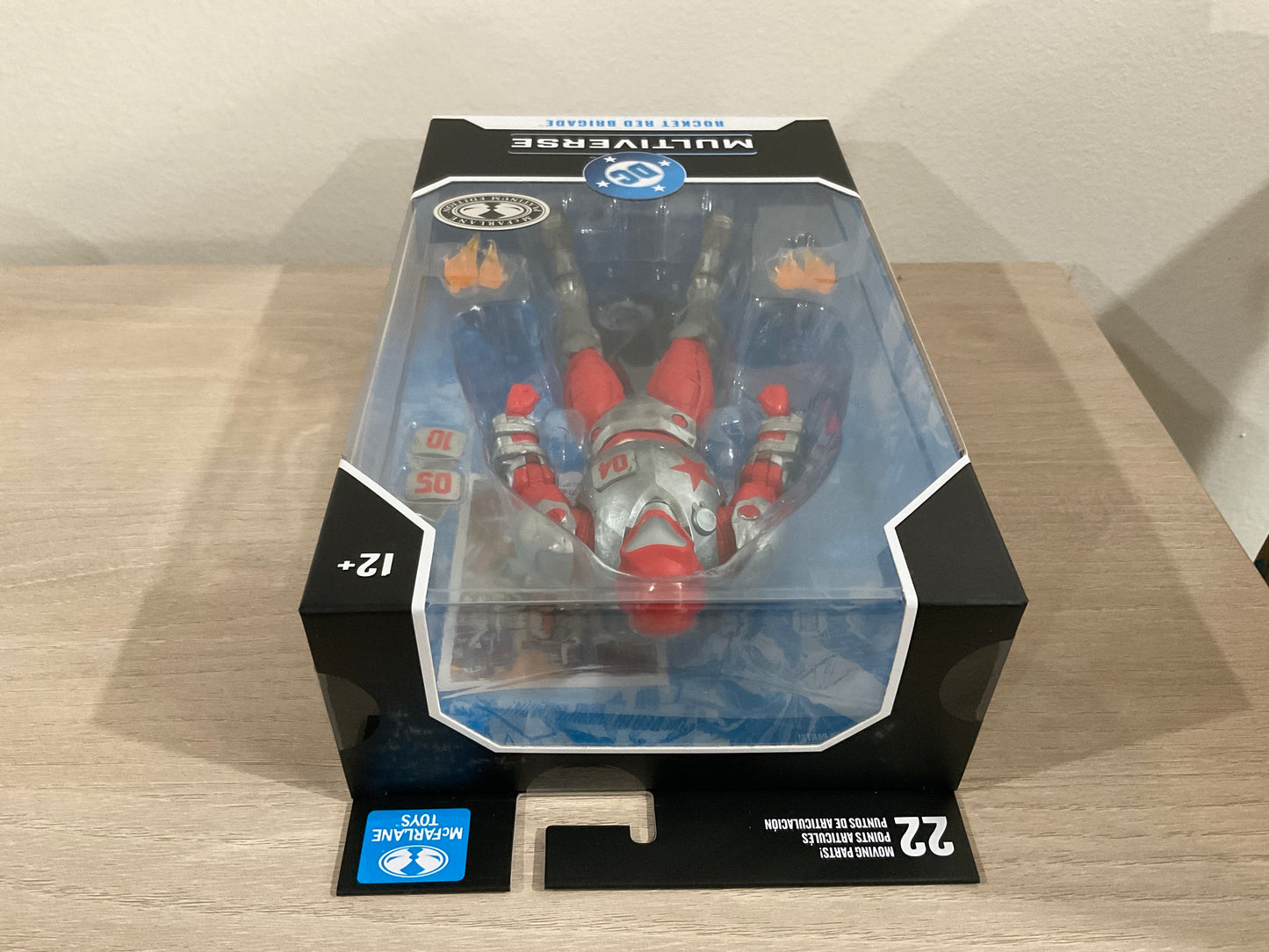 DC Multiverse Wave 25 Rocket Red Brigade (Justice League: Generation Lost) Platinum Chase 7″ Action Figure