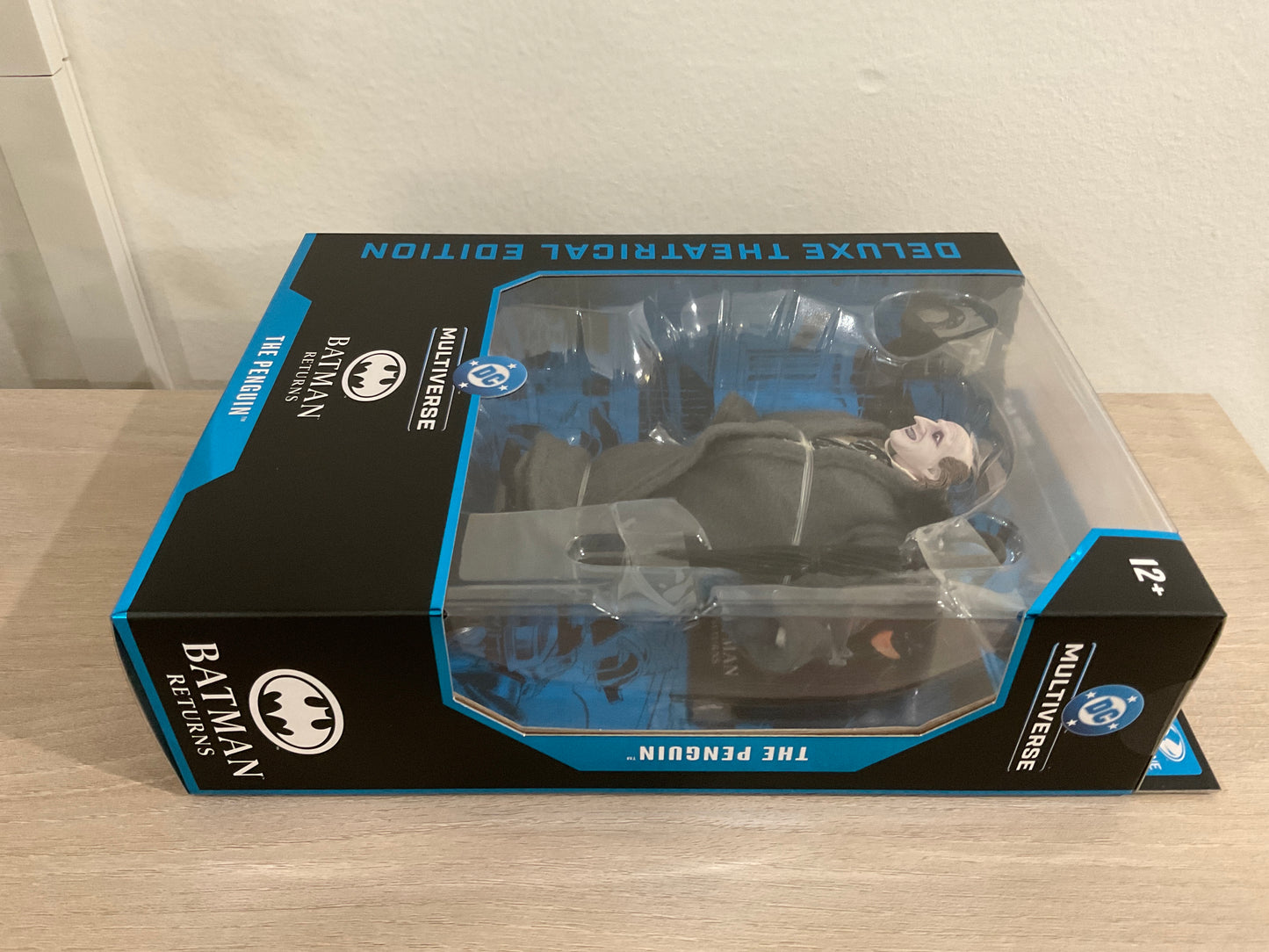 The Penguin (Batman Returns) Deluxe Theatrical Edition 7" Figure