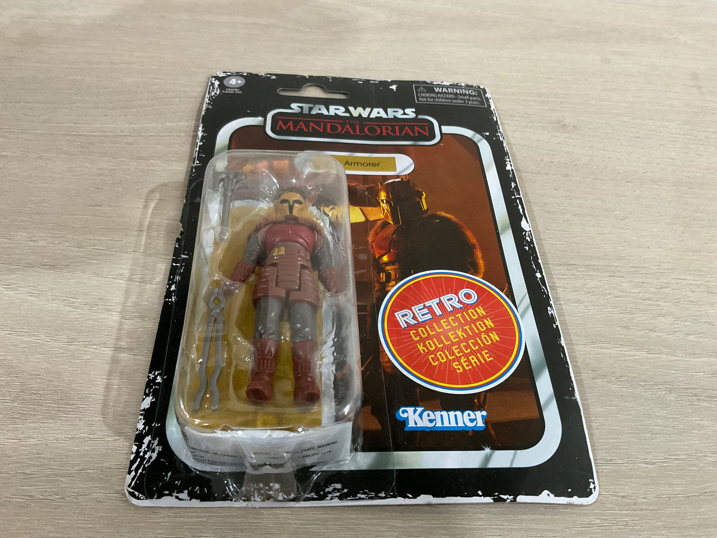 Star Wars Retro Collection – The Armorer 3.75-Inch Action Figure Substandard
