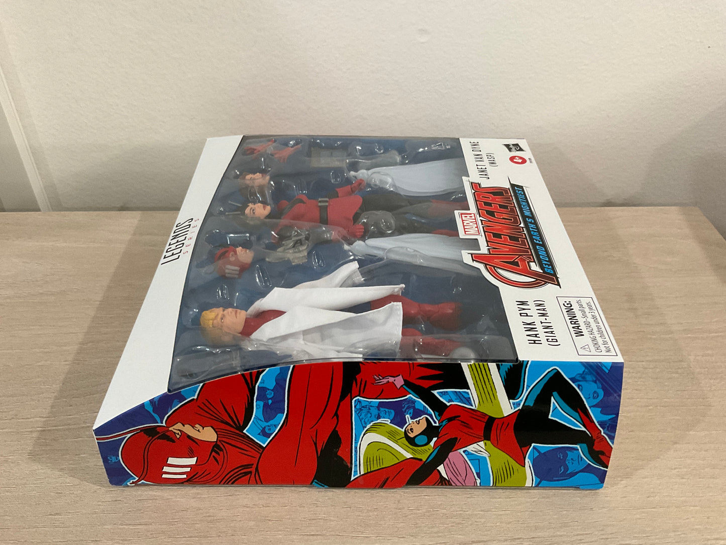 Avengers Marvel Legends Series Hank Pym (Giant-Man) & Janet Van Dyne (Wasp) 6-Inch Action Figure 2-Pack