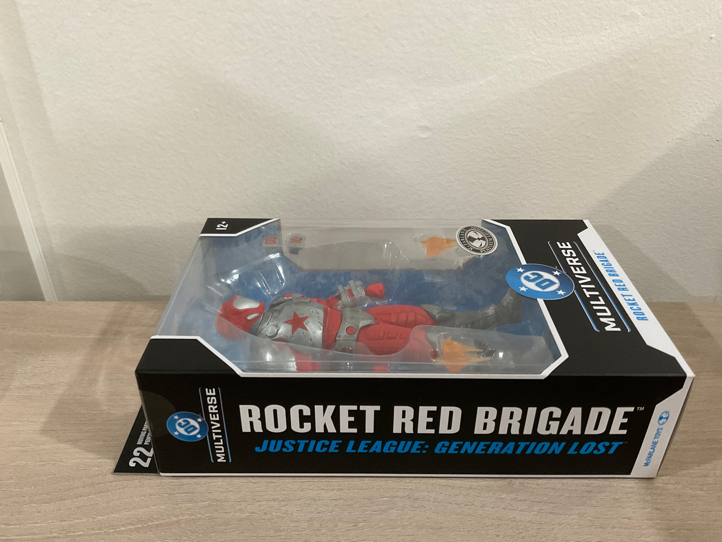DC Multiverse Wave 25 Rocket Red Brigade (Justice League: Generation Lost) Platinum Chase 7″ Action Figure