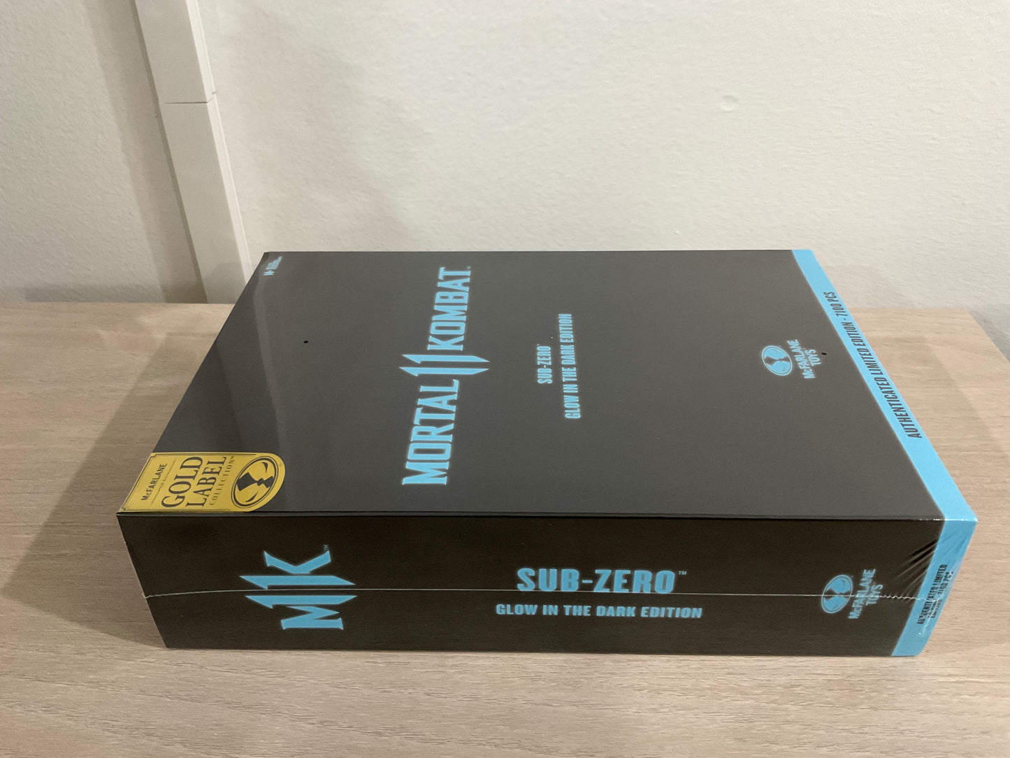 Mortal Kombat – Sub-Zero Glow In The Dark Edition Gold Label 7" Figure