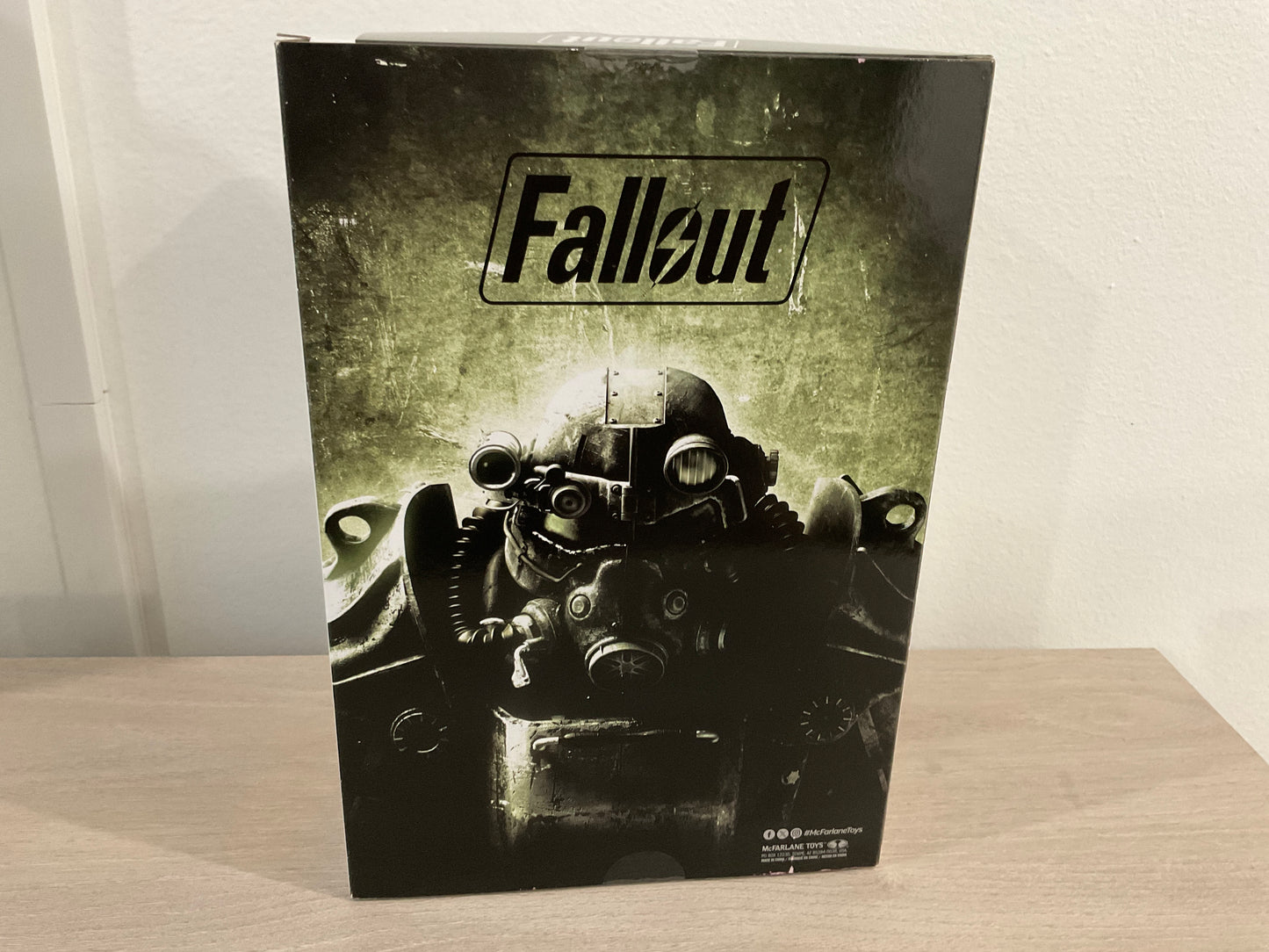 McFarlane Toys Fallout Elite Edition #13 T-45B Nuka Cola 7" Deluxe Action Figure — Substandard Package 2