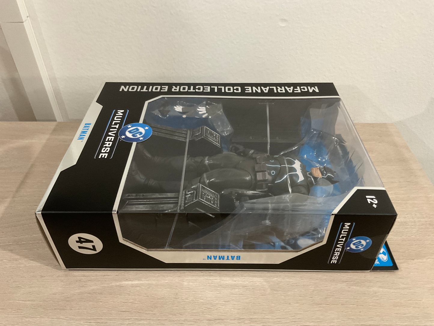 Batman with Mobius Chair (Darkseid War) – McFarlane Collector Edition 7-Inch Action Figure