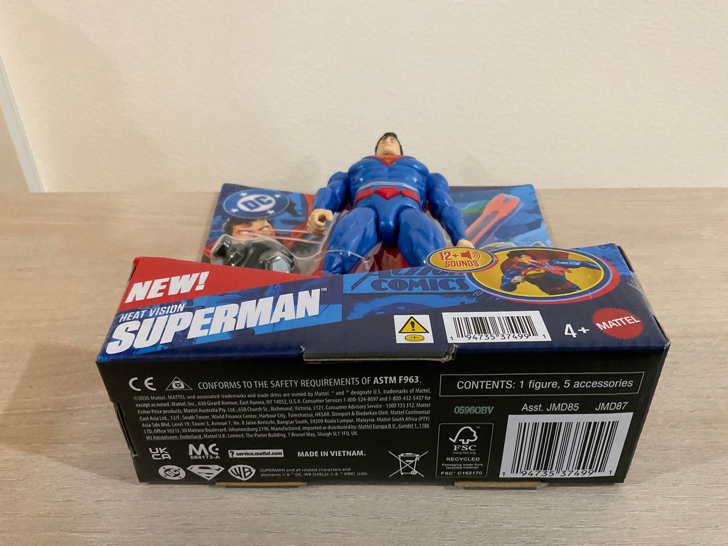 Heat Vision Superman DC Comics Feature Figure with Lights & Sounds – Mattel