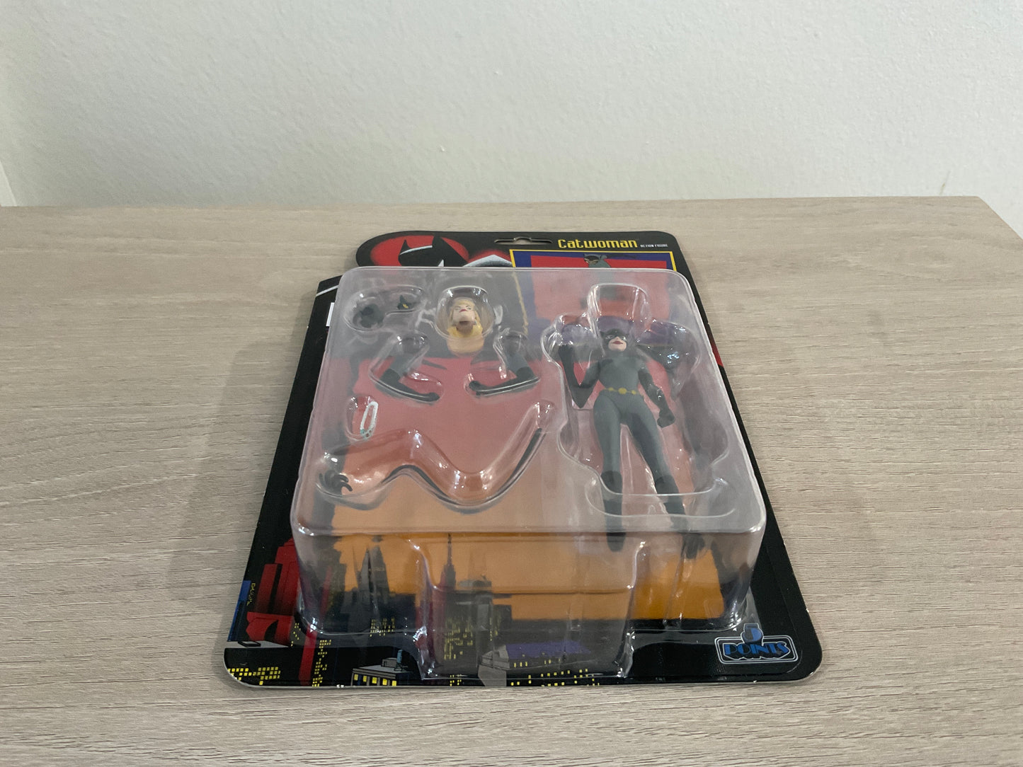 Mezco 5 Points Catwoman Batman: The Animated Series 3.75-Inch Action Figure