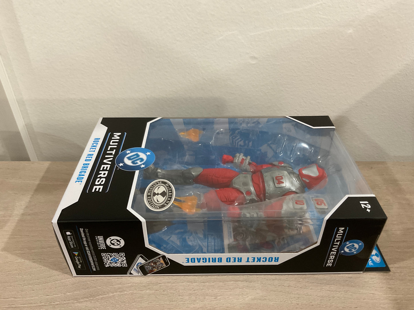 DC Multiverse Wave 25 Rocket Red Brigade (Justice League: Generation Lost) Platinum Chase 7″ Action Figure