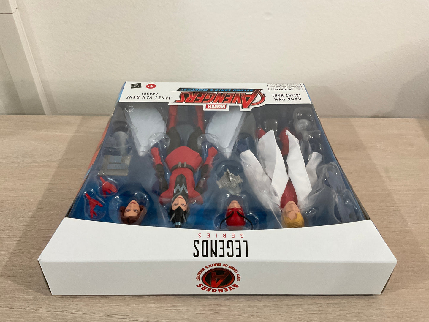 Avengers Marvel Legends Series Hank Pym (Giant-Man) & Janet Van Dyne (Wasp) 6-Inch Action Figure 2-Pack