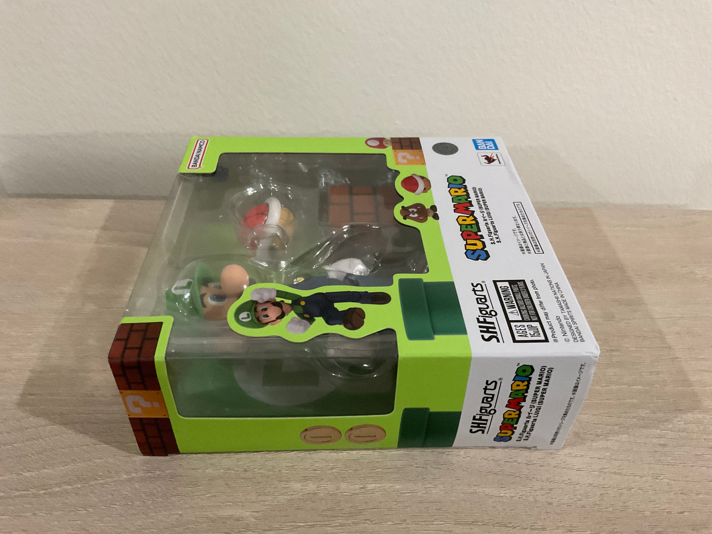 Tamashii Nations Super Mario Luigi S.H.Figuarts Action Figure