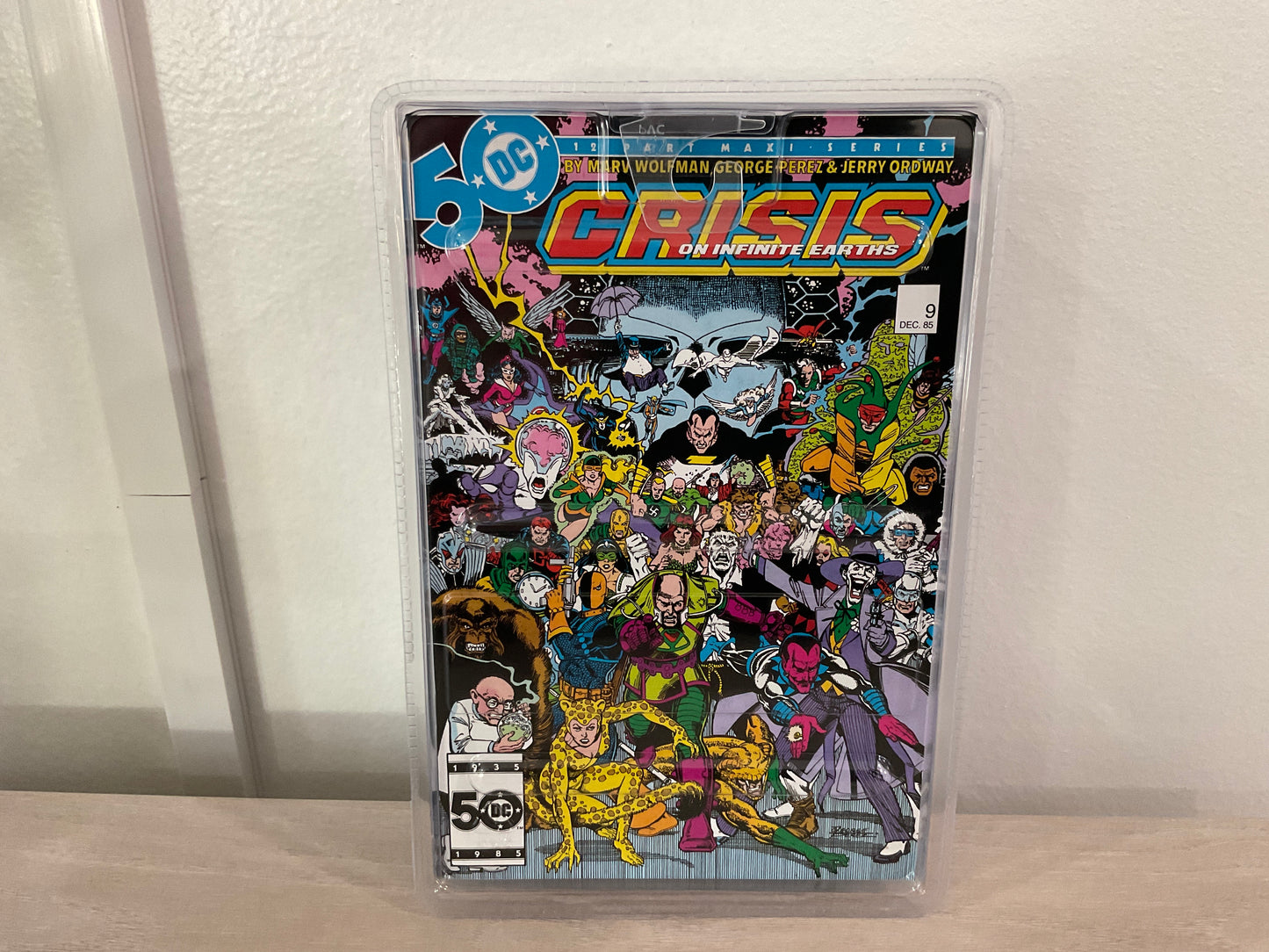 The Joker (Crisis on Infinite Earths) 7-Inch Action Figure with Comic – DC Page Punchers