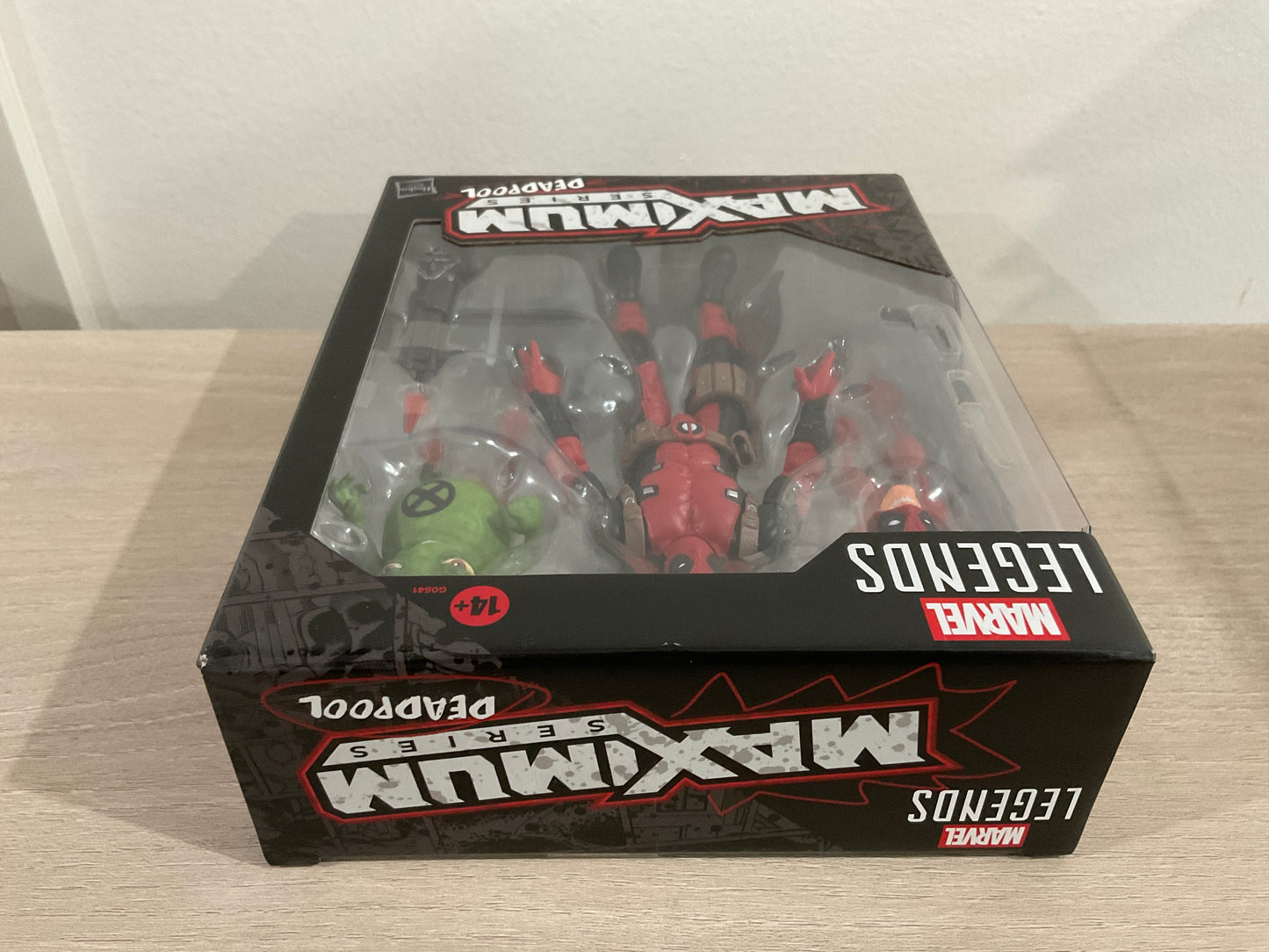 Marvel Legends Deadpool Maximum Deluxe Action Figure