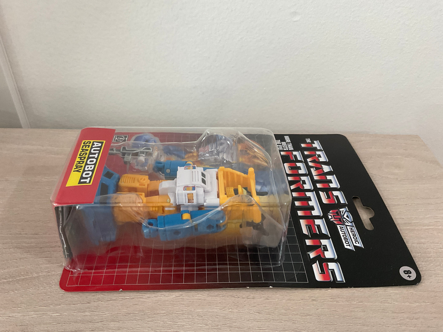 Transformers Toys Autobot Seaspray – Retro G1-Inspired 5-Inch Action Figure
