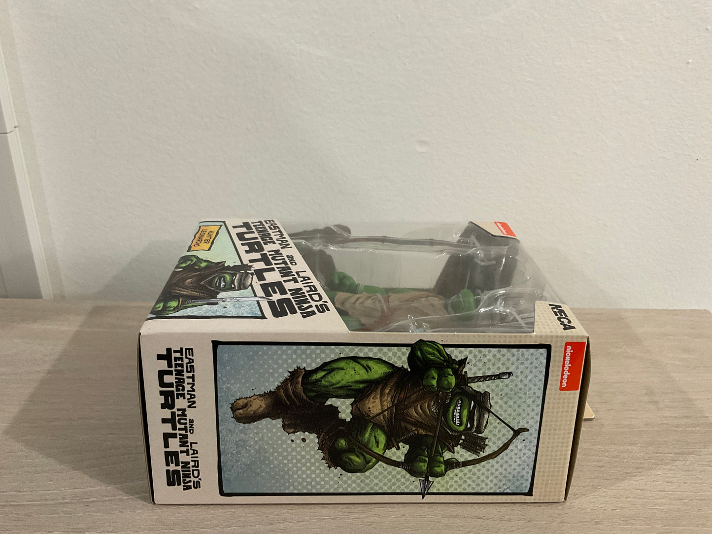 NECA Teenage Mutant Ninja Turtles Mirage Comics Hunter Leonardo 7-Inch Scale Action Figure