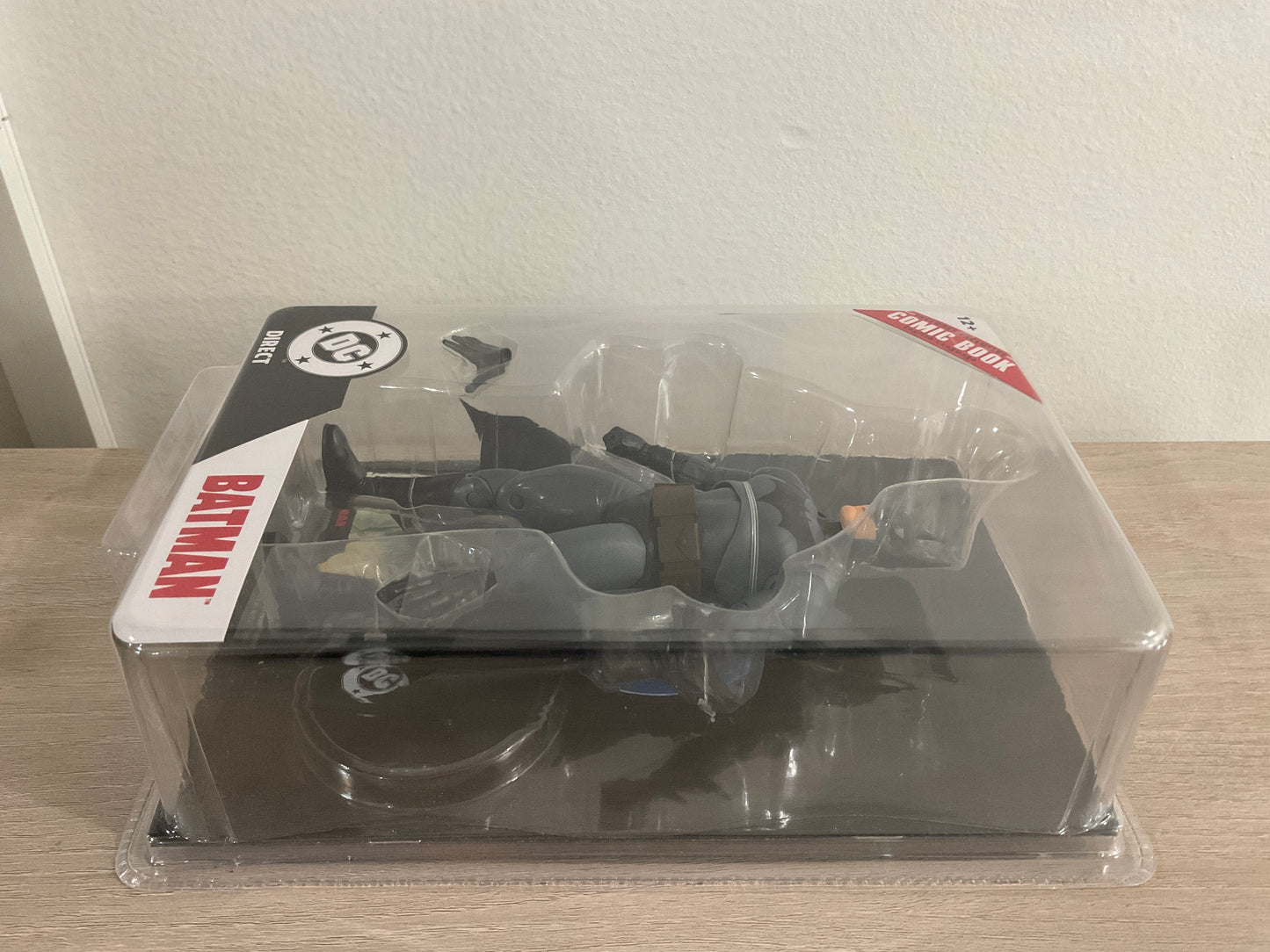 McFarlane Toys DC Direct Page Punchers Wave 13 Batman (Justice #1) 7-Inch Action Figure with Comic