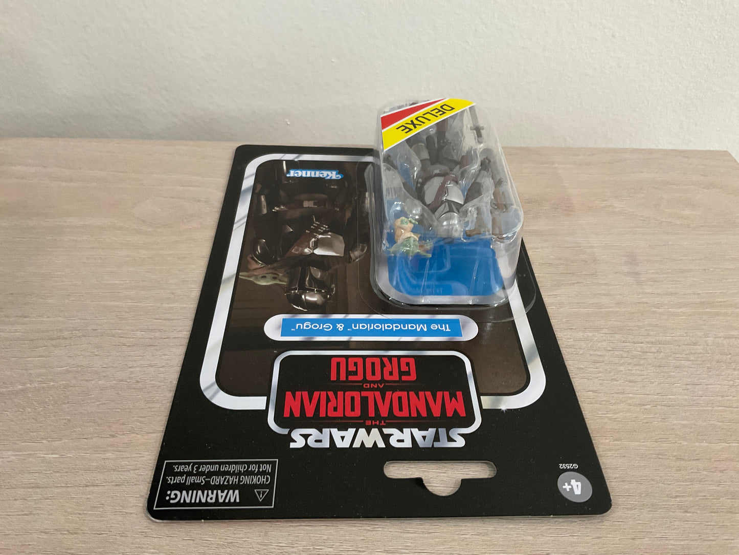 Star Wars The Vintage Collection The Mandalorian & Grogu Deluxe 3.75-Inch Action Figure Substandard Card