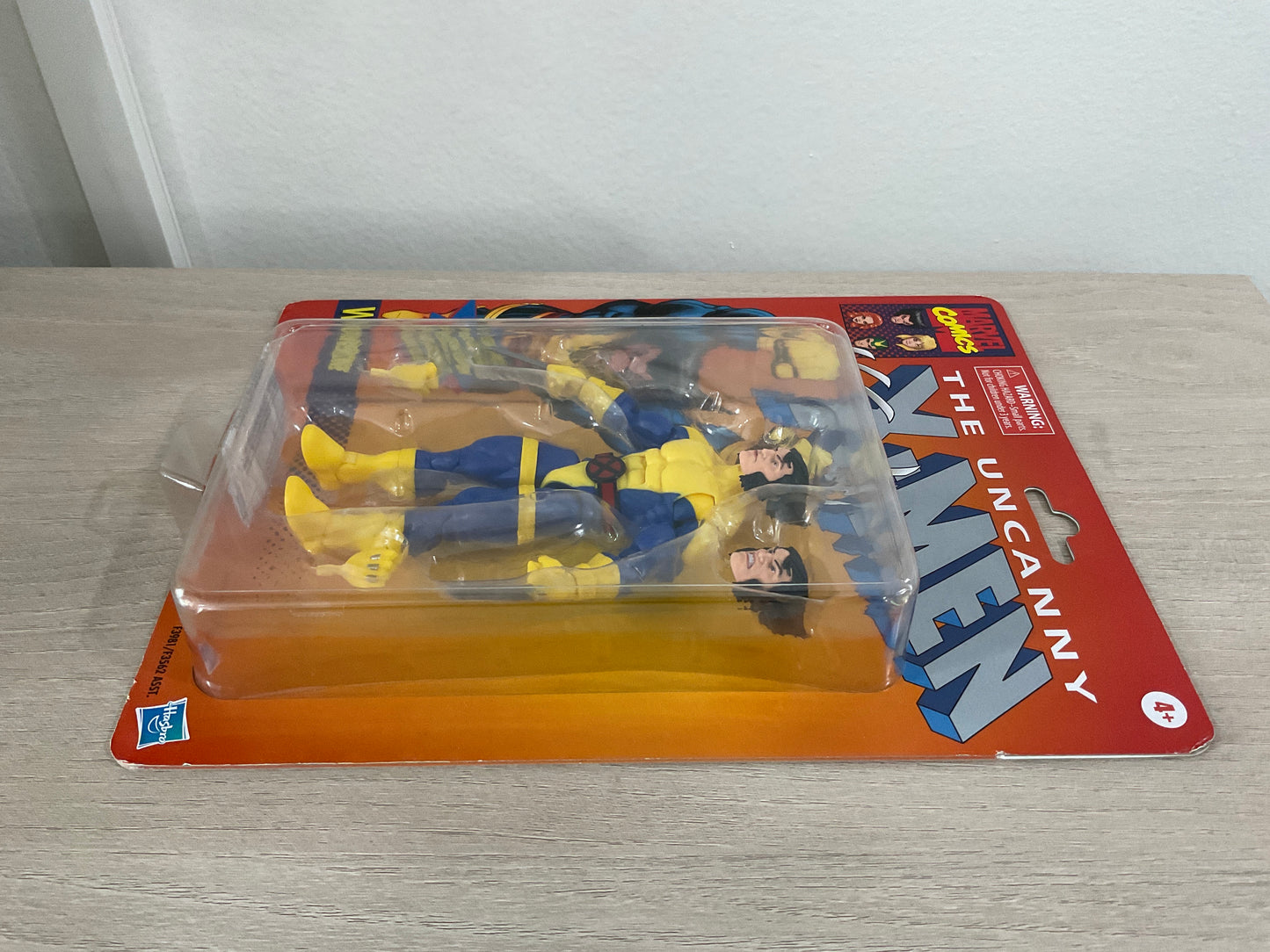 Marvel Legends Series The Uncanny X-Men Wolverine Retro Action Figure (Substandard)