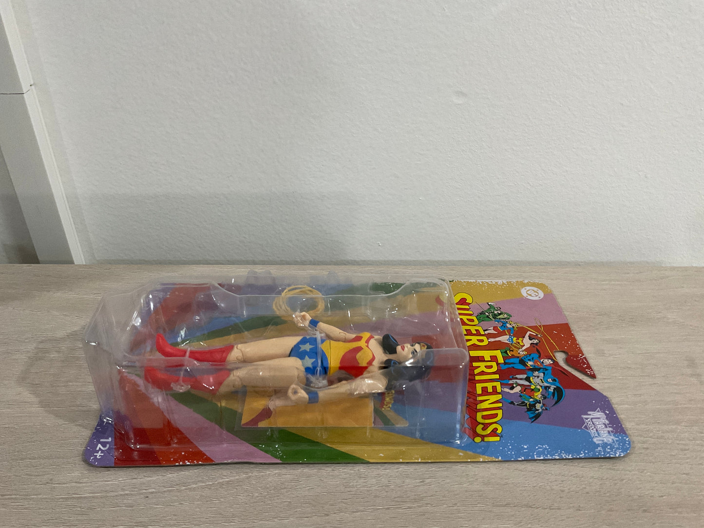 DC Retro Wave 16 Super Friends Wonder Woman 6-Inch Scale Action Figure
