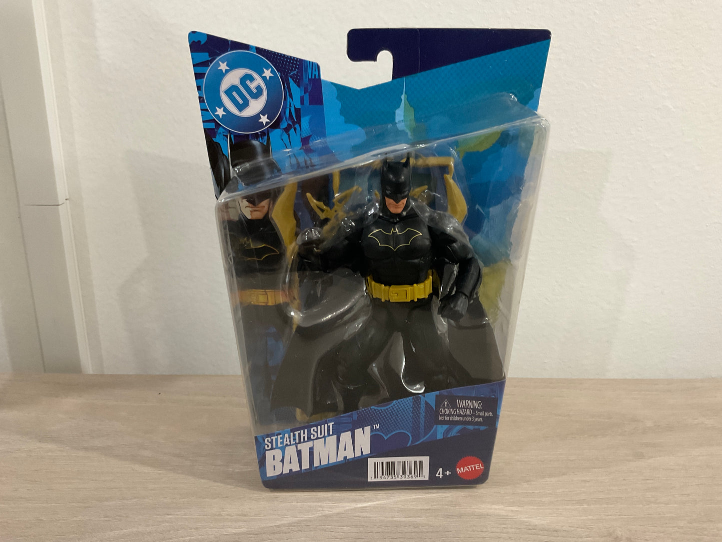 DC Premiere Wave 2 Stealth Suit Batman 6 1/2-Inch Core Action Figure