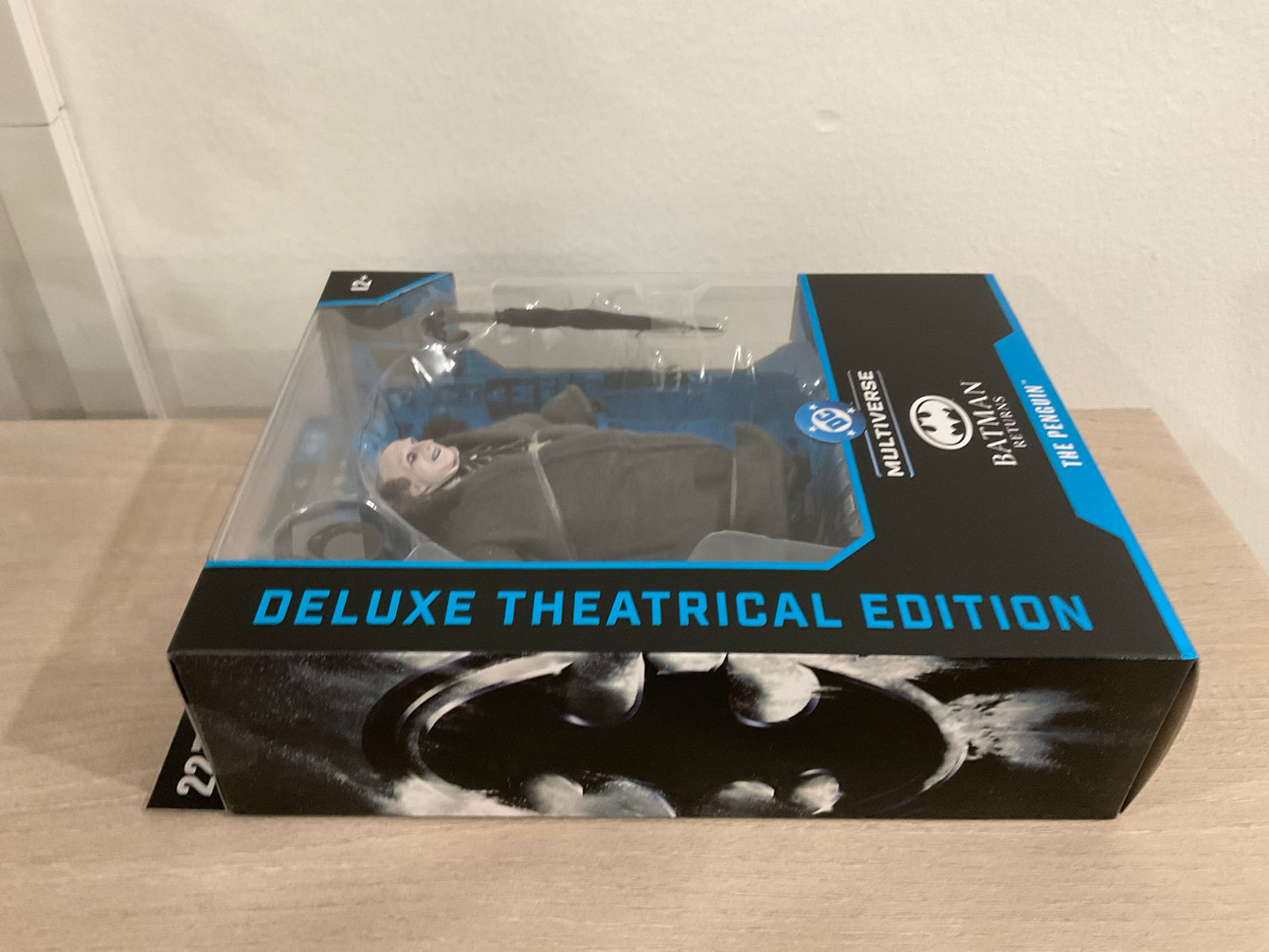 The Penguin (Batman Returns) Deluxe Theatrical Edition 7" Figure