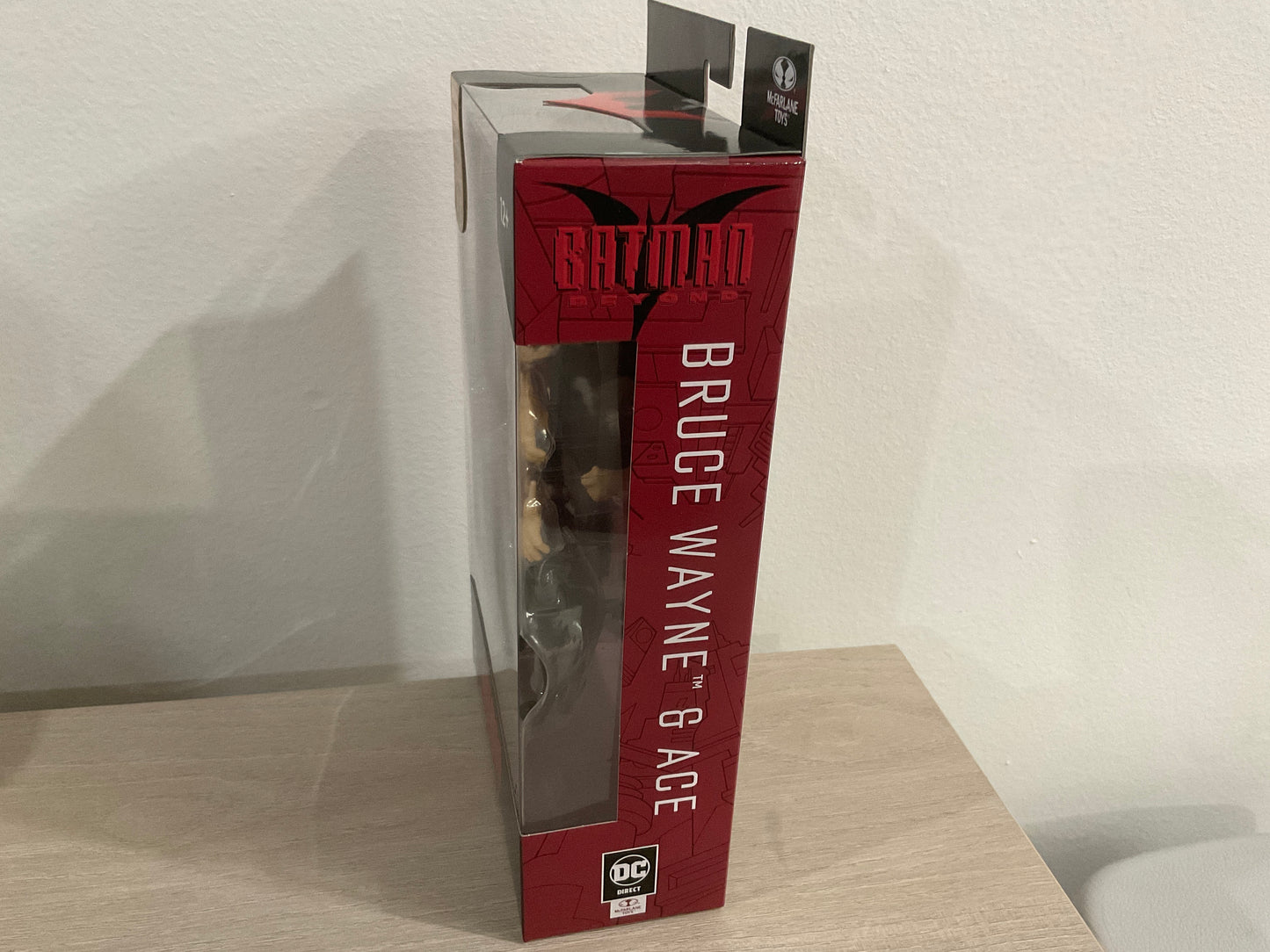 Bruce Wayne & Ace (Batman Beyond) Gold Label – McFarlane Collector Edition