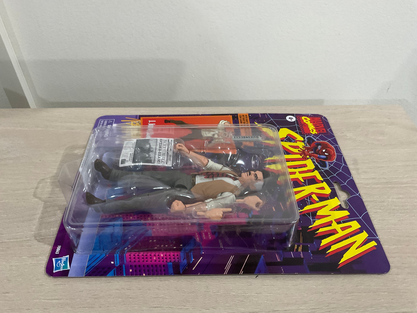 Marvel Legends Retro Collection J. Jonah Jameson 6-Inch Figure (Damaged Package 3) - Reissue
