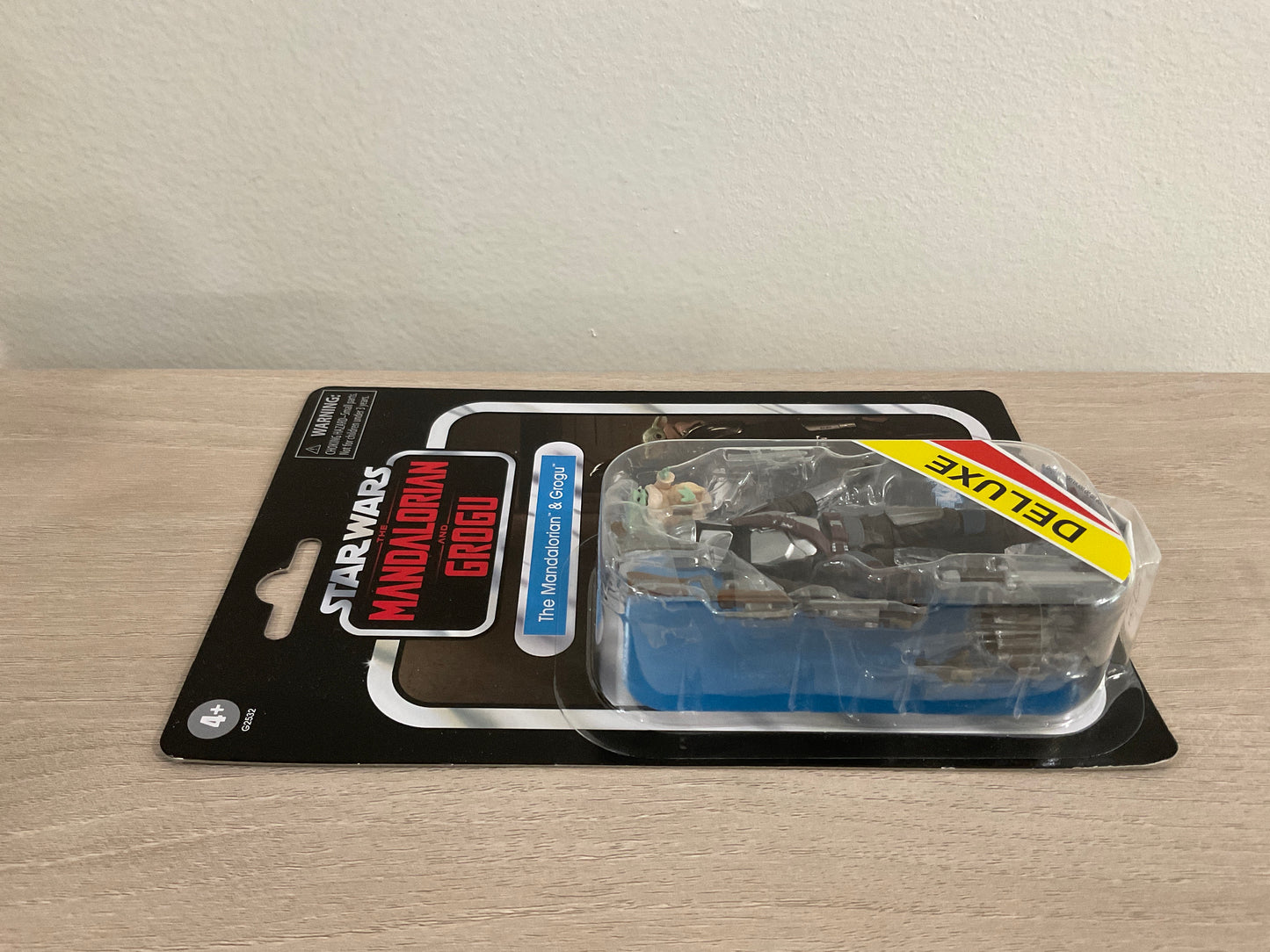 Star Wars The Vintage Collection The Mandalorian & Grogu Deluxe 3.75-Inch Action Figure Substandard Card