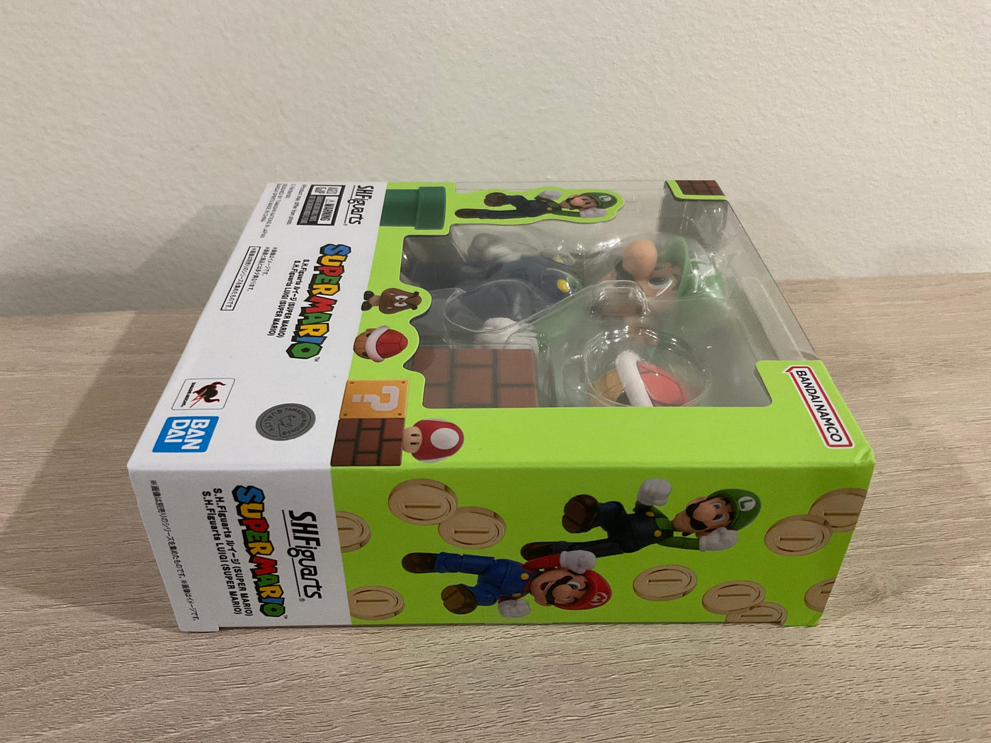 Tamashii Nations Super Mario Luigi S.H.Figuarts Action Figure