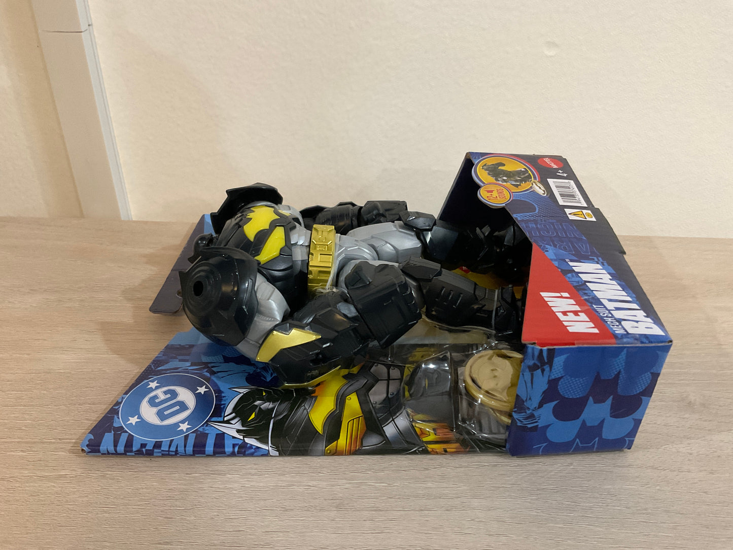 Mech Suit Batman DC Comics Feature Figure with Sounds & Accessories – Mattel