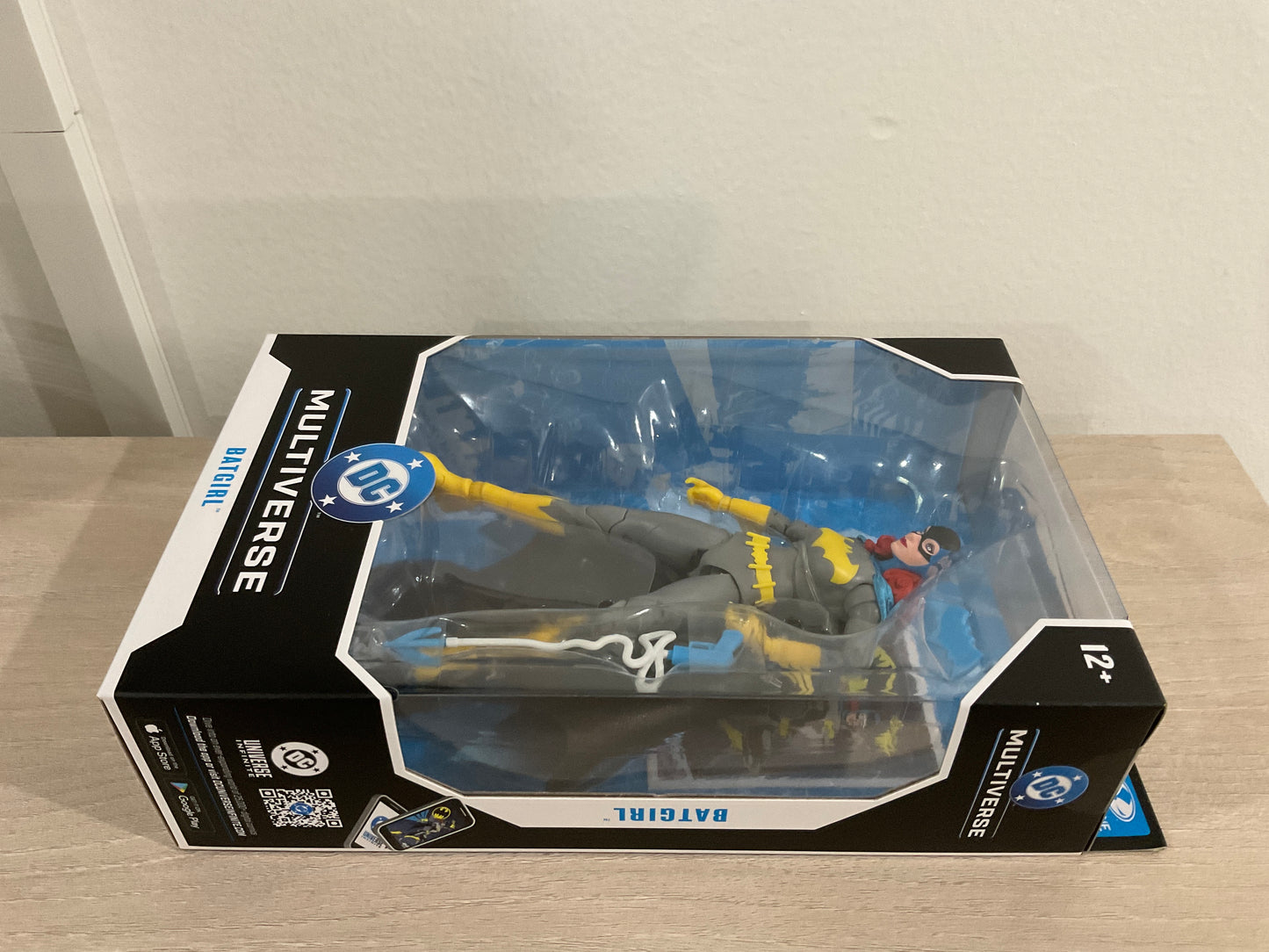 DC Multiverse Wave 23 Batgirl DC Classic 7-Inch Scale Action Figure