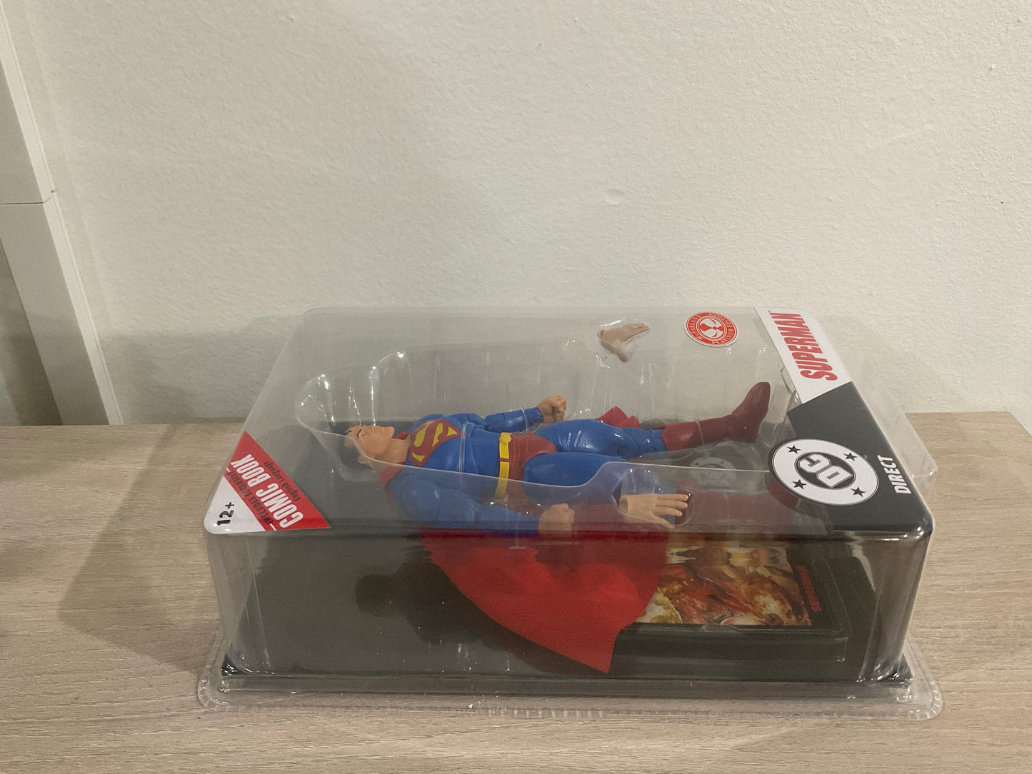 Justice League Superman (Justice #1) Page Punchers Red Platinum Edition 7-Inch Scale Action Figure with Comic Book