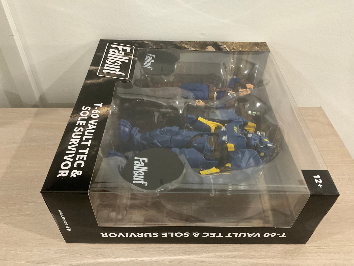 McFarlane Fallout T-60 Vault Tec & Sole Survivor 2-Pack 7-Inch Action Figures (Substandard Figure)