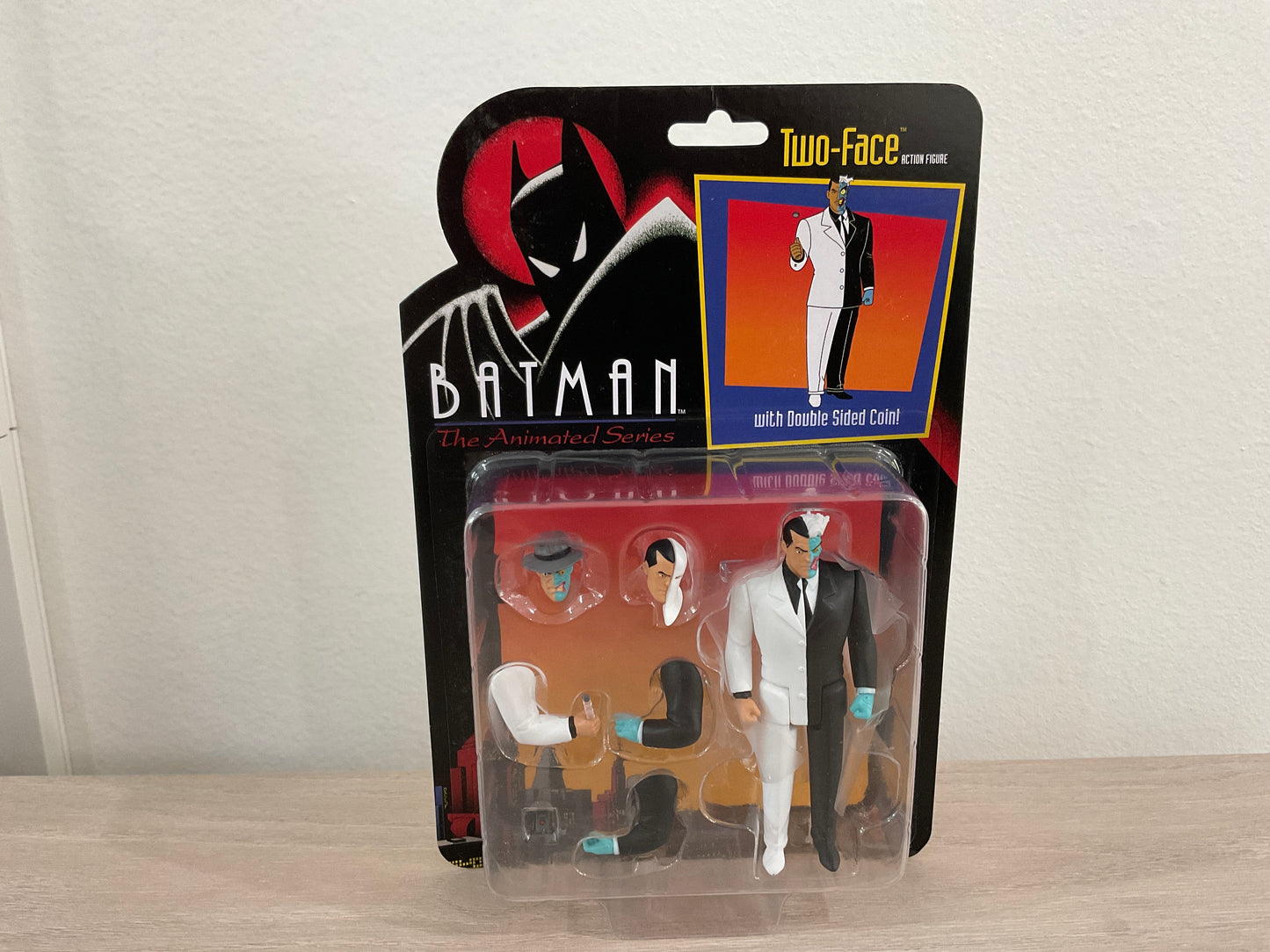 Mezco 5 Points Two-Face Batman: The Animated Series 3.75-Inch Action Figure