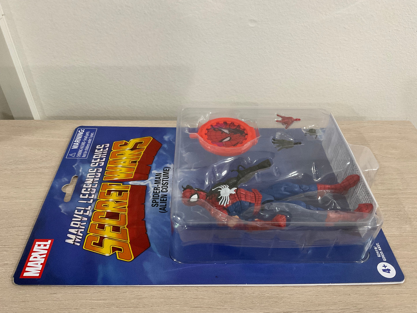 Secret Wars Marvel Legends Series Spider-Man (Alien Costume) 6-Inch Action Figure